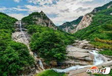 북한 금강산의 비룡폭포…조선의 명산이자 세계적 명산