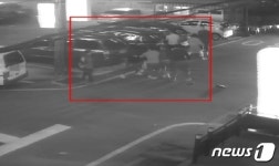 조폭들이 아직 깍두기 인사하는 이곳…집단난투극 벌이다 결국