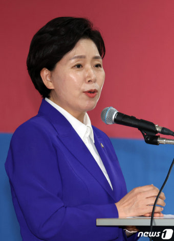 축사하는 양향자 한국의희망 대표