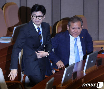 본회의 참석한 한동훈 장관과 이상민 장관