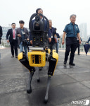 세종시 이응다리 순찰하는 인공지능 로봇 스팟(SPOT)