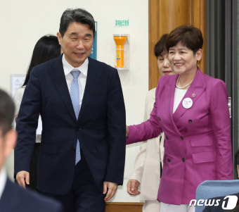 이주호 부총리, 의대 학사 정상화 비상 대책 발표: 의대생들 휴학 승인, 복귀 촉구, 동맹휴학 제외