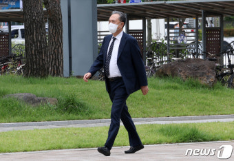 법정 향하는 박차훈 회장
