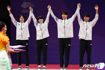 태권도 신설 종목 혼성 단체전 은메달 거머쥔 한국
