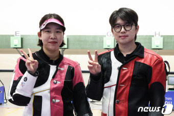 사격 혼성 10m 공기소총 박하준·이은서 '승리의 브이'