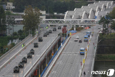 한강대교 건너는 우리 軍