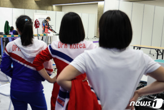 북한 대표팀 '한국 사격실력이 궁금해'