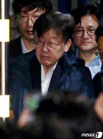 이재명 구속영장 기각… 법원 '구속 필요성 보기 어려워'