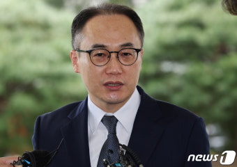 취재진 질문에 답하는 이원석 검찰총장
