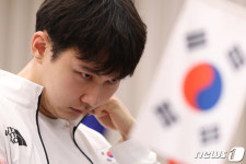 박정환 9단 매서운 눈매