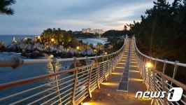 유람선과 시티버스, 고궁까지…이색 달맞이[보름달 명소]