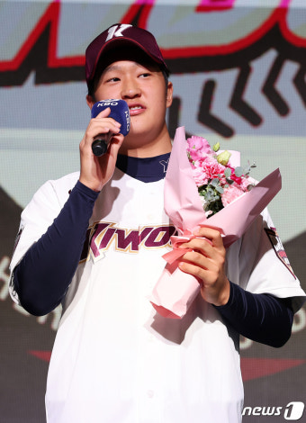 전준표 2.1억·김윤하 2억…키움, 2024 신인 14명 전원 계약 완료