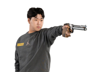 불치병 이겨낸 이원호, 10m 공기권총 2위로 결선행…단체전 메달은 무산[항저우AG]