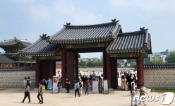 쿵기덕 얼쑤·고향 안 가고 나들이…도심서 즐기는 추석 연휴