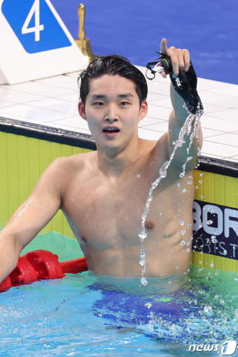 김우민, 세계수영선수권 400m 자유형 동메달 획득으로 2회 연속 입상 기록 눈길
