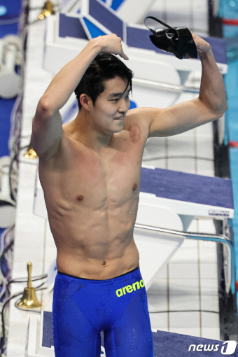 김우민, 자유형 400m 압도적 1위 금메달