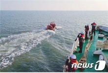 인천 석모도 한 해상서 신원미상 남성 시신 발견…해경, 수사 중