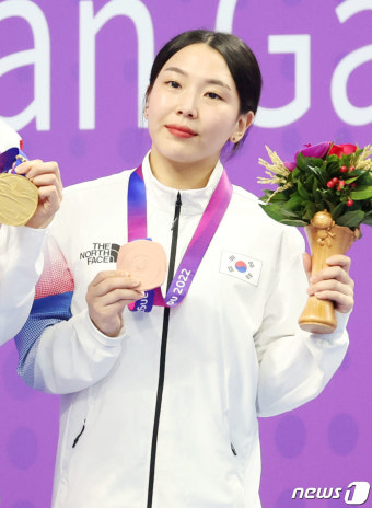 김수지 '동메달 걸고'