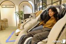 롯데百, 안마의자로 명절피로 풀어요