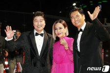 주윤발, 올해의 아시아영화인상 수상 "배우된지 50년…사랑·응원 감사" [BIFF]