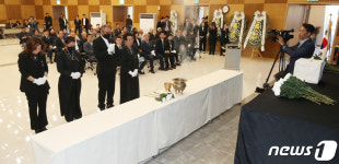 74년만에 올려보는 인사