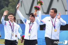 양궁 리커브 남자 단체전서 13년 만에 금메달