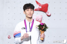 '클라이밍 콤바인 은메달' 이도현 