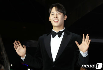 이정하, 글로벌 스타 대열 합류…신인상 받은 봉석이
