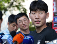 밝은 미소로 인터뷰하는 홍현석
