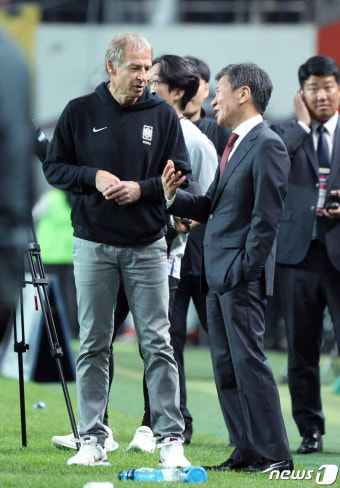 클린스만·정몽규, 안방 4:0 승리 대화