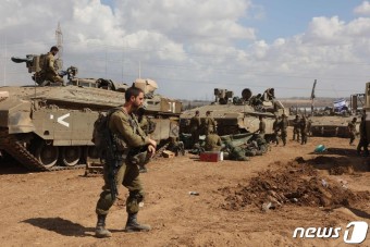 남부 아슈켈론 집결하는 이스라엘 군과 장갑차