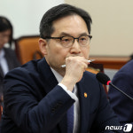 [국감]생각에 잠긴 한기정 위원장
