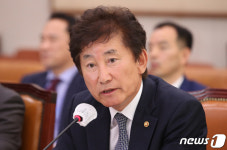 [국감]답변하는 박종문 사무처장