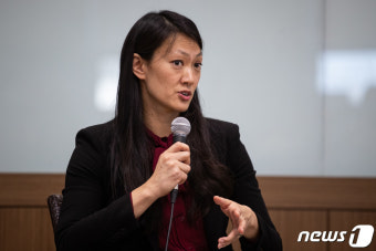 발언하는 줄리 터너 미국 국무부 북한인권특사