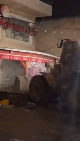 하마스 인질된 할머니 사진으로 광고한 피자가게…불도저에 싹 밀렸다[영상]