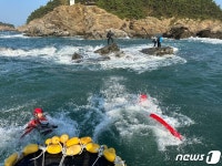 태안해경, 구례포해수욕장 인근 갯바위서 고립된 낚시객 4명 구조