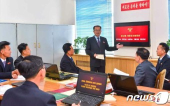 북한, 김정은 당 중앙간부학교 강의 1주년 자축…