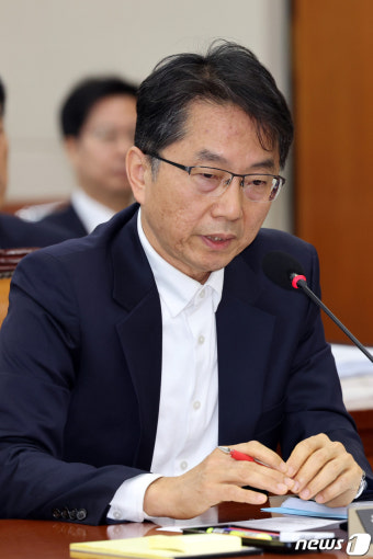 [국감]답변하는 최저임금위원장