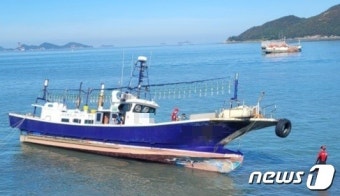 진도 서망항 인근서 낚시어선 좌초…승선원 17명 전원 구조