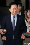 발걸음 옮기는 김기현 대표