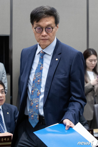 이창용 한은 총재 '금리 고민'