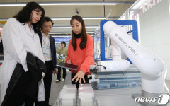 액체분주로봇 선보인 생명공학연구원