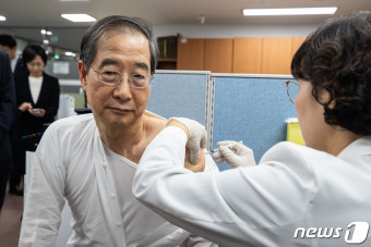 한덕수 국무총리, 코로나19 백신 접종