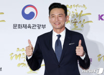 황정민, 대통령 표창 韓 영화 예전처럼…좋은 작품으로 관객 모실 것 [대중문화예술상]
