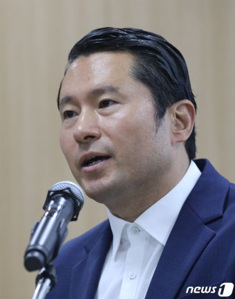 기자회견 하는 이화영 전 평화부지사측 김현철 변호사