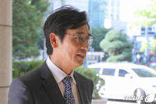 항소심 공판 출석하는 유시민 전 이사장