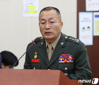 [국감]종합감사 질의에 답변하는 김계환 해병대사령관
