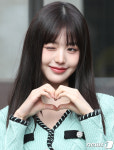 장원영, 심쿵 윙크 달콤 하트
