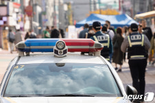 홍대거리에 배치된 경찰 시민 안전 위해