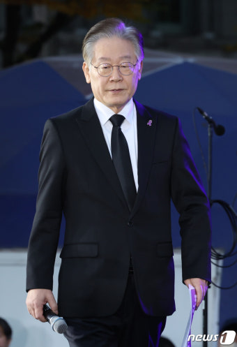 이재명, 이태원 참사 피해자들과 함께하는 사전투표 호소 및 보수 정권 비판